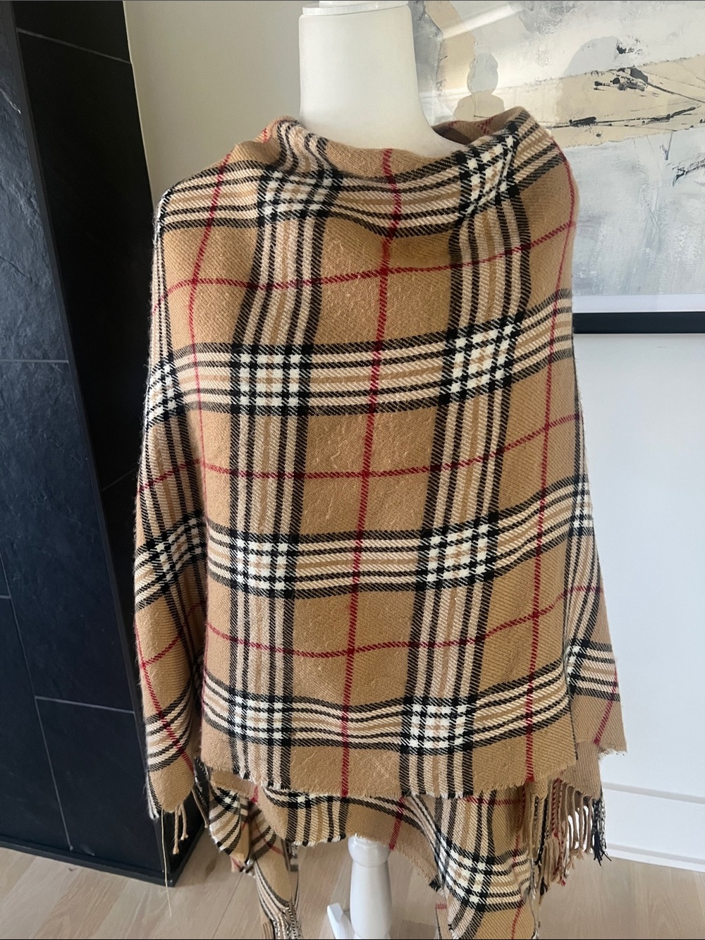 HIGH END VIBES Large Plaid Shawl With Fringe -LIKE NEW - Picture 6 of 7